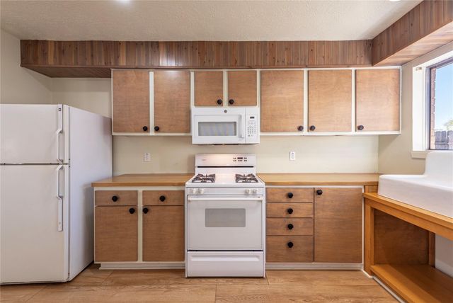 462 Capehill Drive, Houston, TX 77598