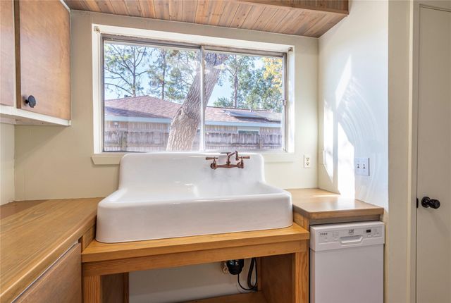 462 Capehill Drive, Houston, TX 77598