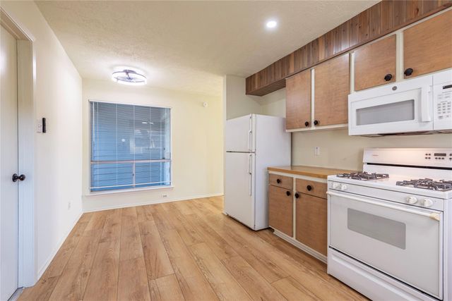 462 Capehill Drive, Houston, TX 77598