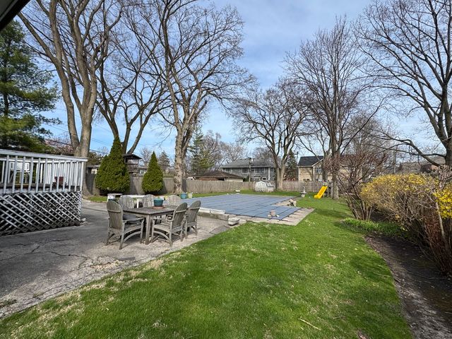 933 Harms Road, Glenview, IL 60025