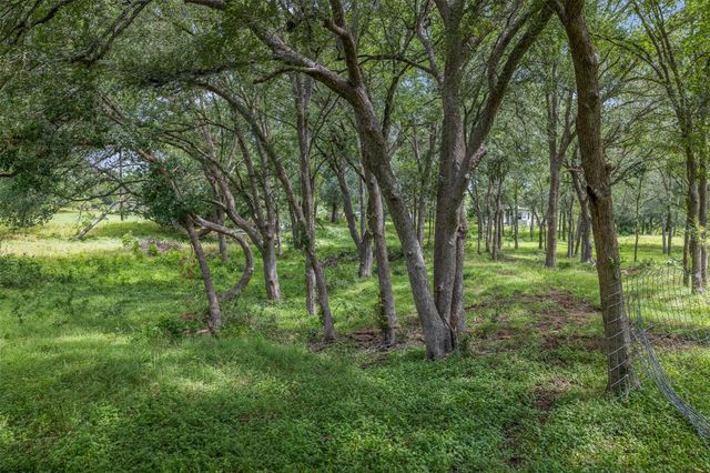 401 FM 672, Dale, TX 78616