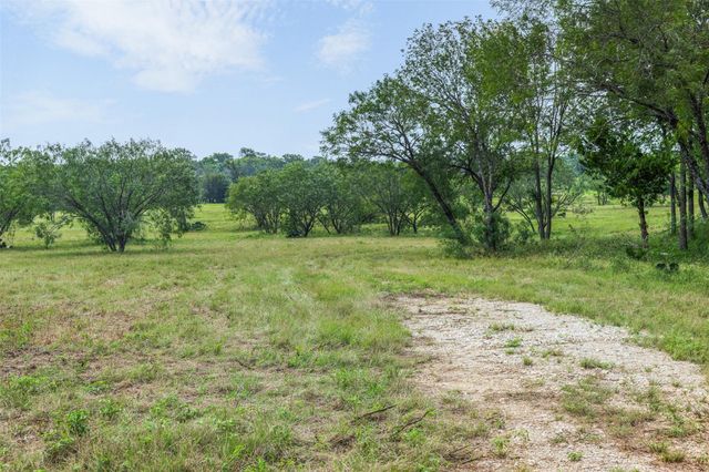 401 FM 672, Dale, TX 78616