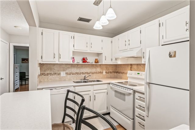 11 Vista Gardens Trail 204, Vero Beach, FL 32962