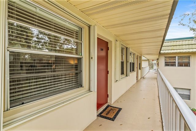 11 Vista Gardens Trail 204, Vero Beach, FL 32962