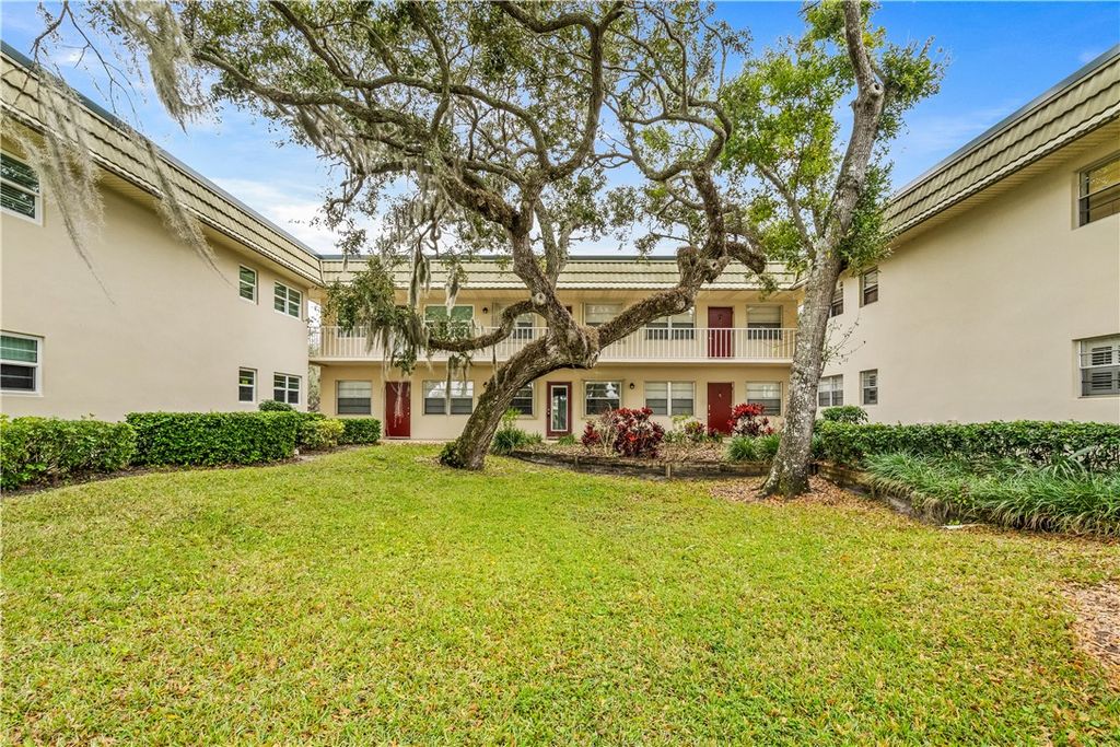 11 Vista Gardens Trail 204, Vero Beach, FL 32962