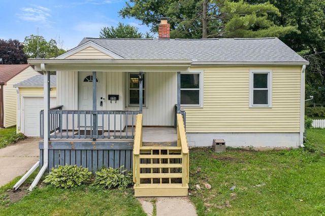 226 N Oak Street, Reedsburg, WI 53959