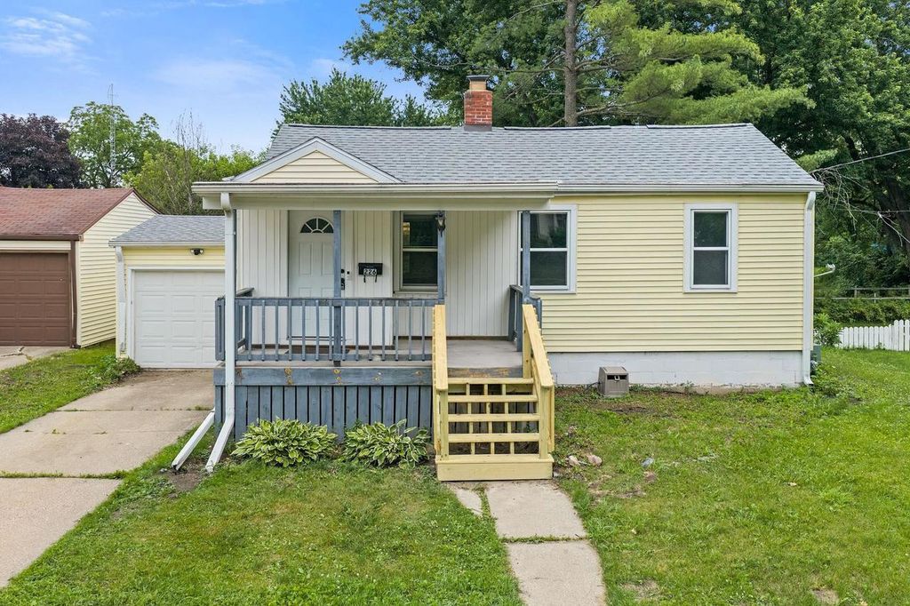 226 N Oak Street, Reedsburg, WI 53959