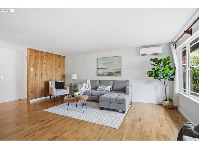 4295 FERRY St, Eugene, OR 97405