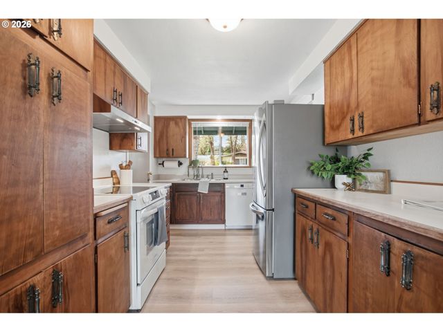 4295 FERRY St, Eugene, OR 97405