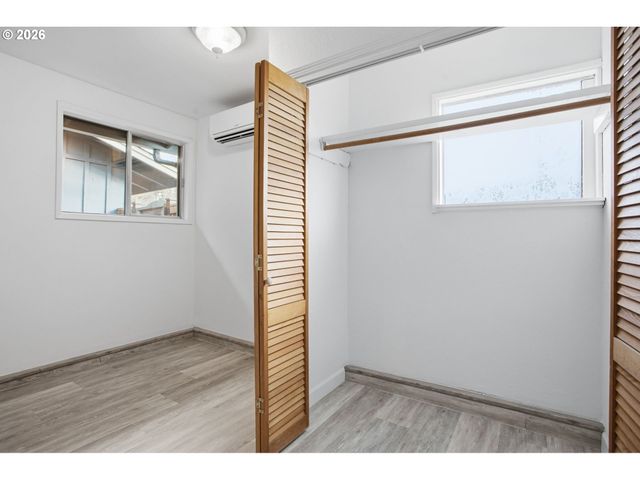 4295 FERRY St, Eugene, OR 97405