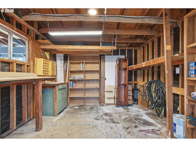 4295 FERRY St, Eugene, OR 97405