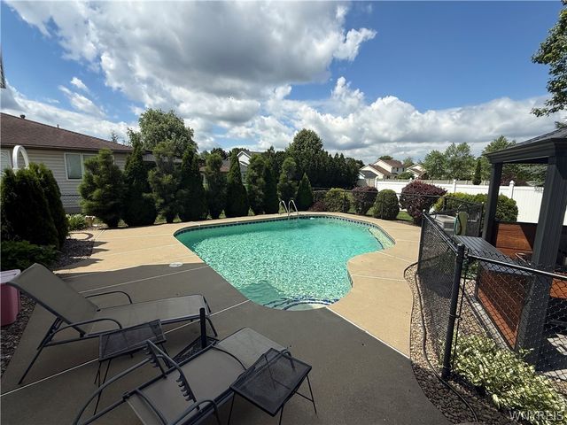 24 Gale Drive, Lancaster, NY 14086