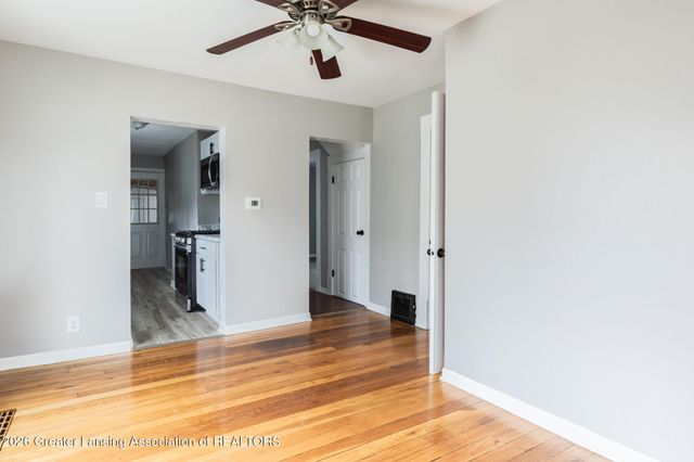 520 S Leslie Street, Lansing, MI 48912