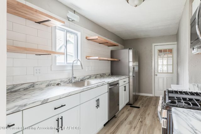 520 S Leslie Street, Lansing, MI 48912