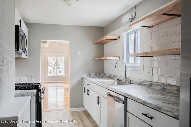 520 S Leslie Street, Lansing, MI 48912