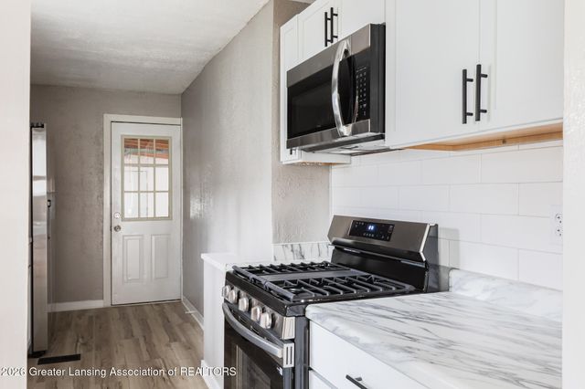 520 S Leslie Street, Lansing, MI 48912