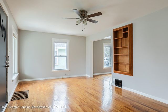 520 S Leslie Street, Lansing, MI 48912