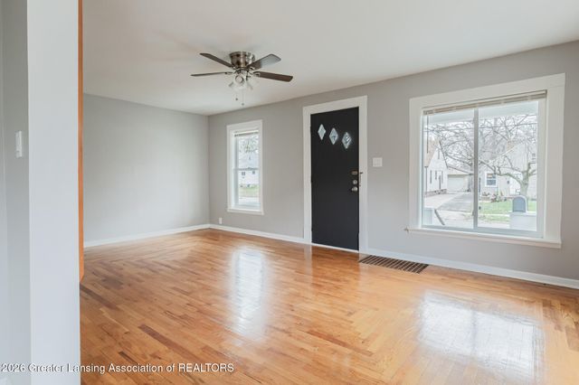 520 S Leslie Street, Lansing, MI 48912