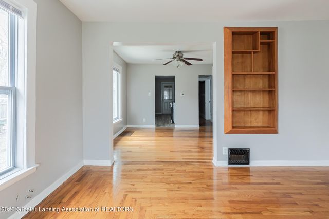 520 S Leslie Street, Lansing, MI 48912