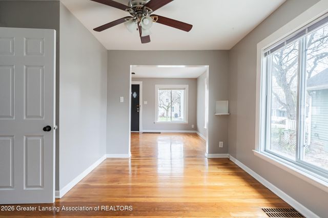 520 S Leslie Street, Lansing, MI 48912
