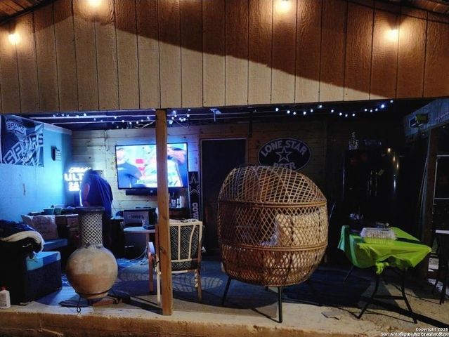 1112 Plum St, Floresville, TX 78114