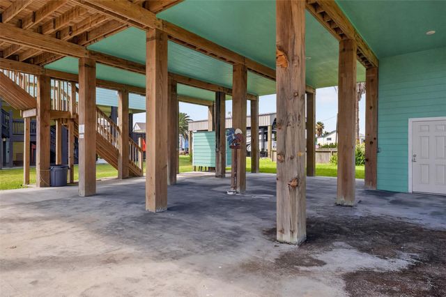 971 Meynig Drive, Crystal Beach, TX 77650