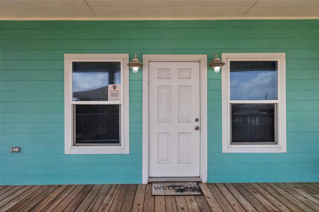 971 Meynig Drive, Crystal Beach, TX 77650