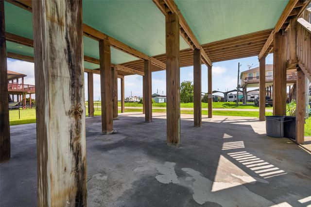 971 Meynig Drive, Crystal Beach, TX 77650