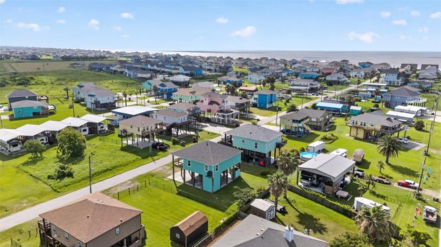 971 Meynig Drive, Crystal Beach, TX 77650