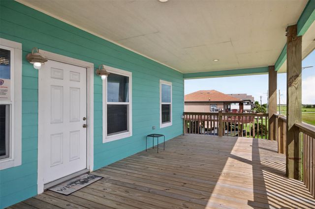 971 Meynig Drive, Crystal Beach, TX 77650