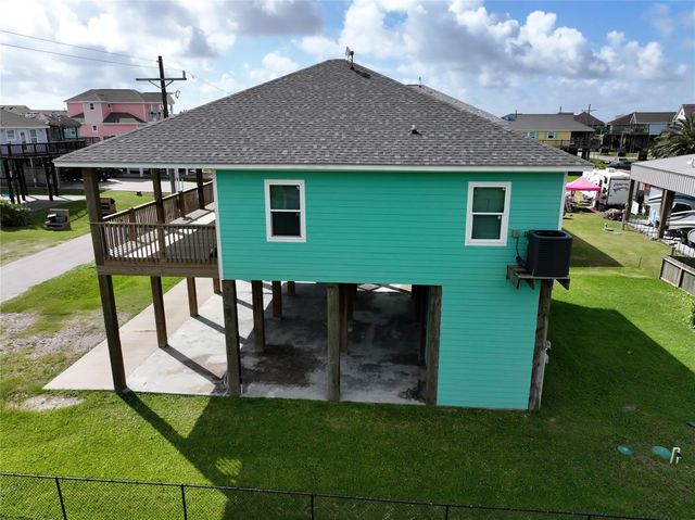 971 Meynig Drive, Crystal Beach, TX 77650