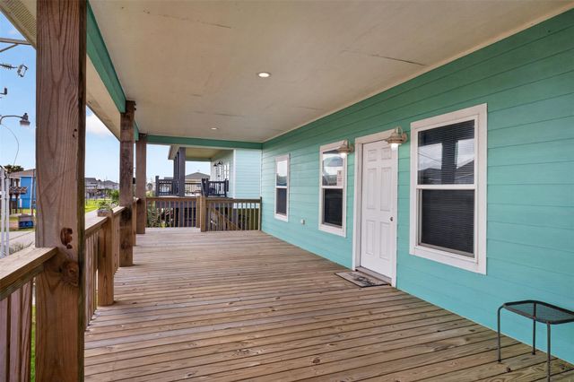 971 Meynig Drive, Crystal Beach, TX 77650