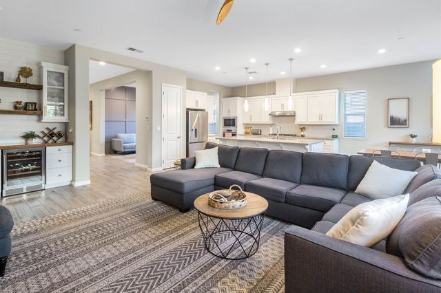 500 Brinwood Way, Oakley, CA 94561