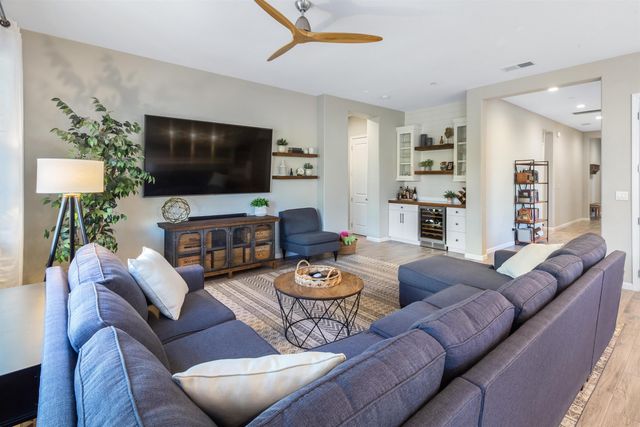 500 Brinwood Way, Oakley, CA 94561