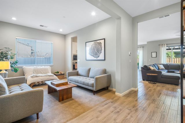 500 Brinwood Way, Oakley, CA 94561