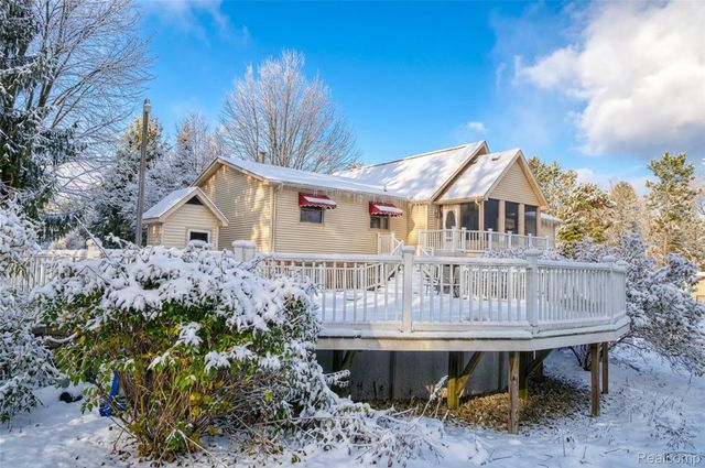 680 S 680 s hacker Road, Genoa Township, MI 48114