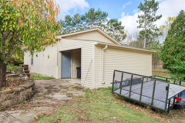 680 S 680 s hacker Road, Genoa Township, MI 48114