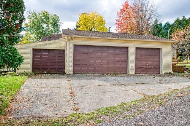 680 S 680 s hacker Road, Genoa Township, MI 48114