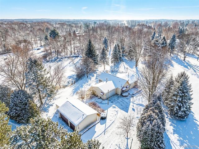 680 S 680 s hacker Road, Genoa Township, MI 48114