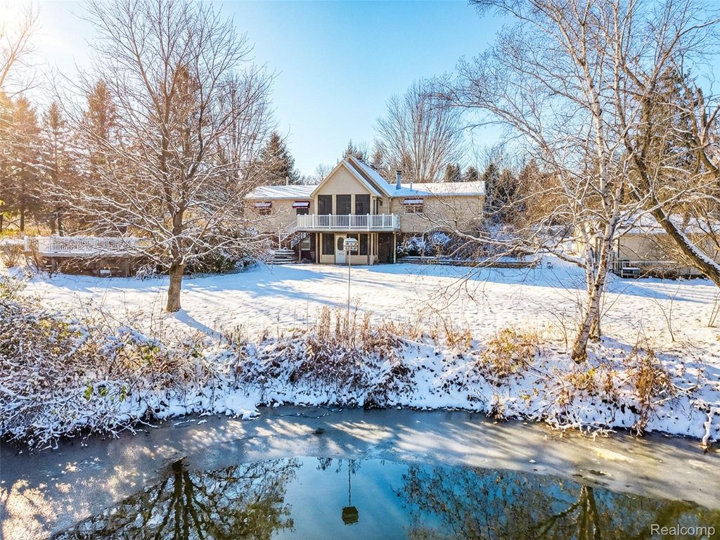 680 S 680 s hacker Road, Genoa Township, MI 48114