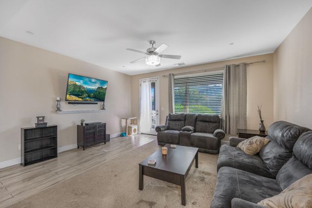 3864 Jesse Lane, Clovis, CA 93619