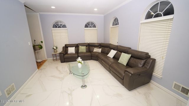 18 Nancy Court, Jackson, NJ 08527