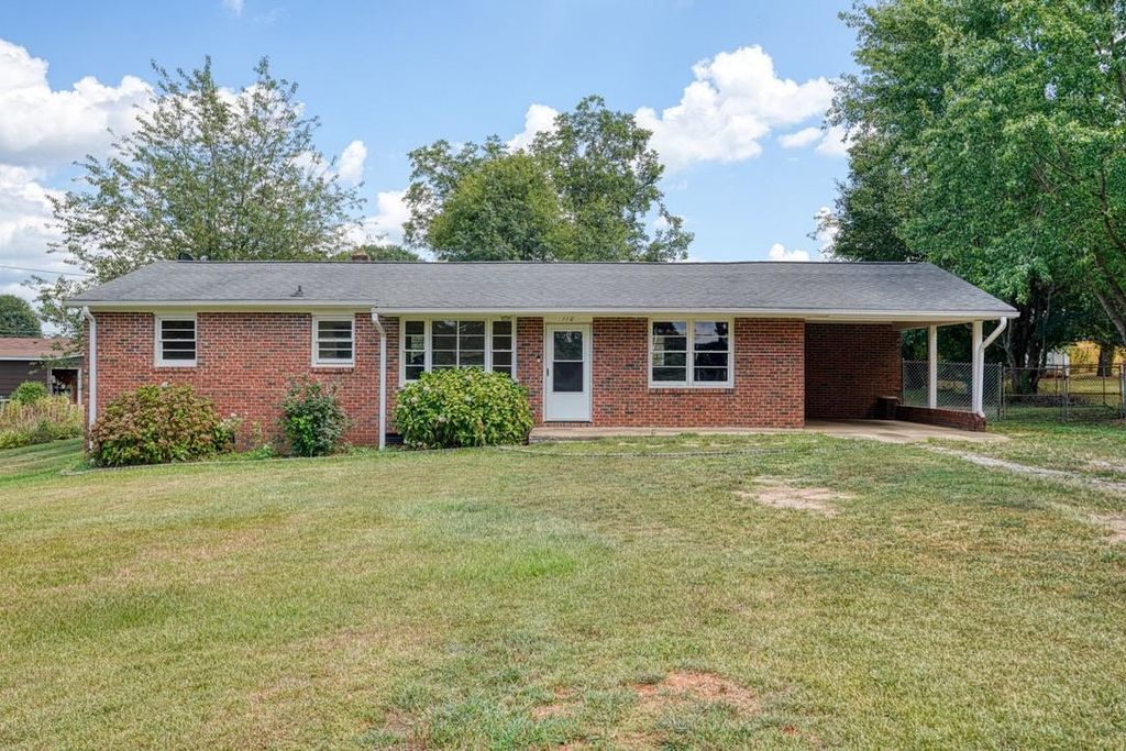 110 Cloverdale Drive, Boiling Springs, SC 29316