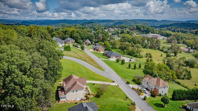 628 Red Oak Plantation Drive, Kingsport, TN 37663