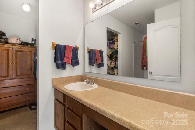 5429 Idlewild Road N, Charlotte, NC 28227