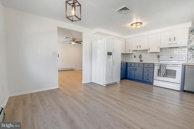 282 E BROADWAY, Red Lion, PA 17356