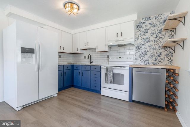 282 E BROADWAY, Red Lion, PA 17356