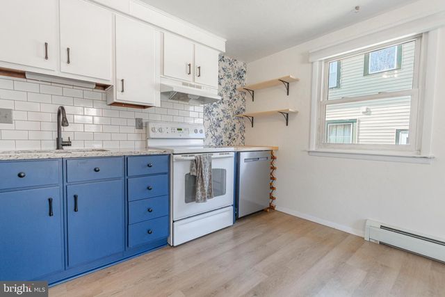 282 E BROADWAY, Red Lion, PA 17356