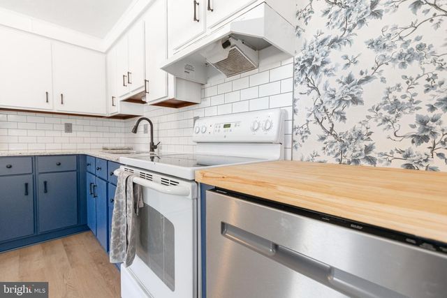 282 E BROADWAY, Red Lion, PA 17356