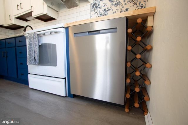 282 E BROADWAY, Red Lion, PA 17356